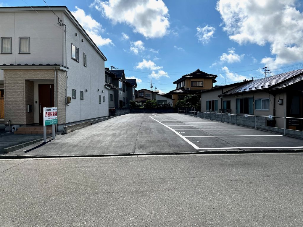 サムネイル:川尻総社町（市立病院近く）月極駐車場 【11台】