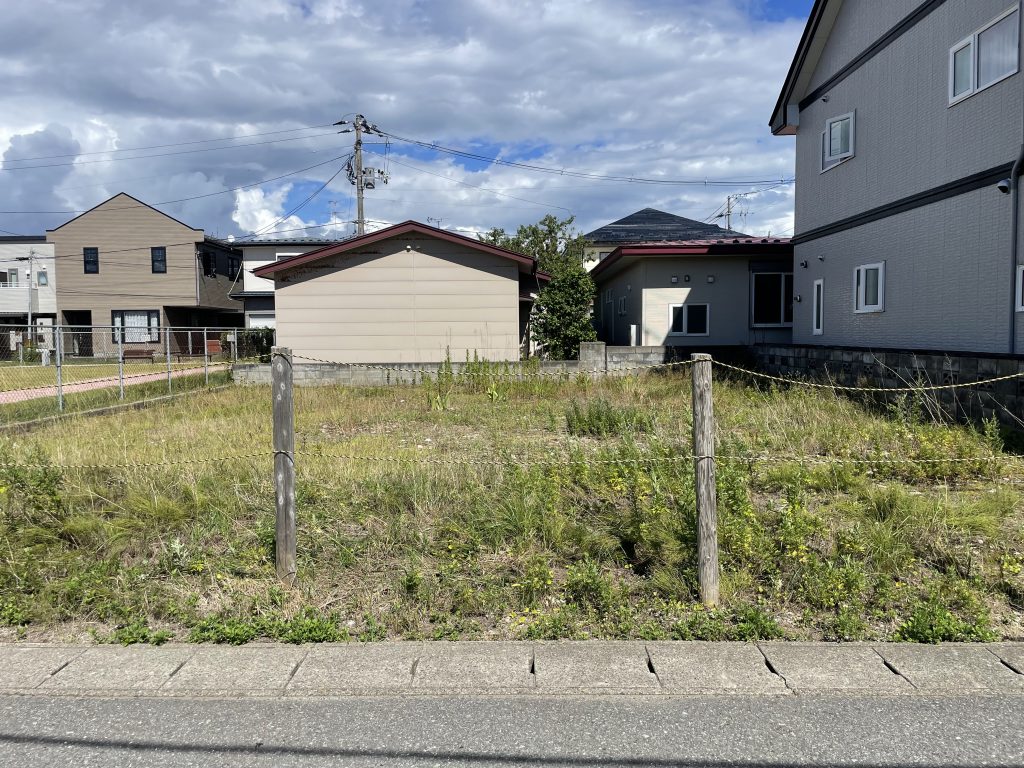 サムネイル:土地「秋田市八橋鯲沼町」/ 建築条件なし
