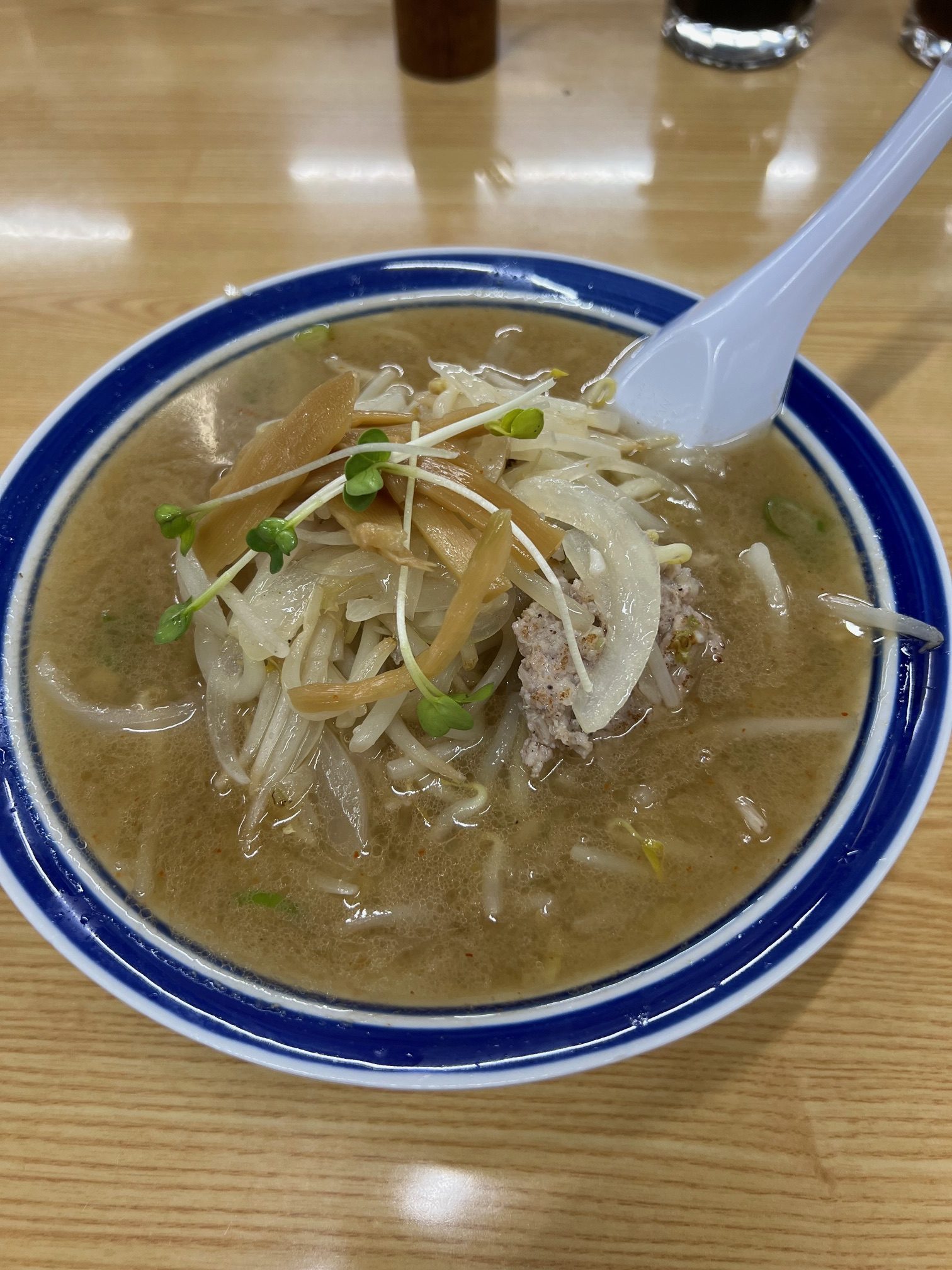 サムネイル:ラーメンとお土産